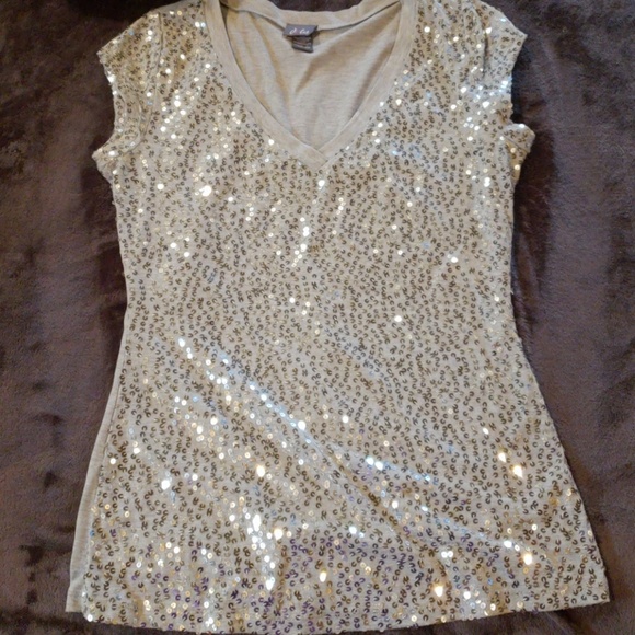 Dots Tops - SILVER SEQUIN V-NECK T-SHIRT TOP